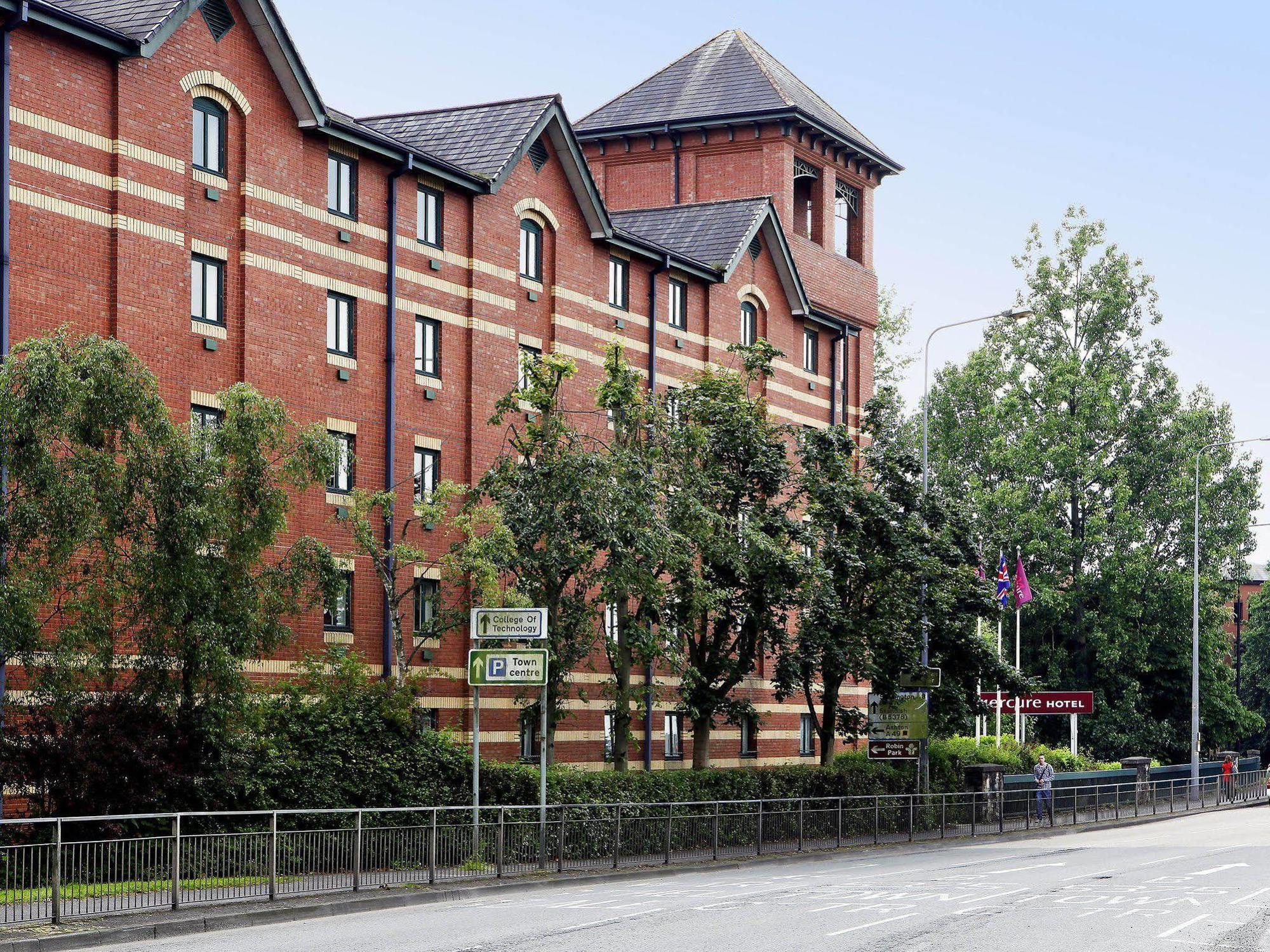 Mercure Wigan Oak Hotel Buitenkant foto