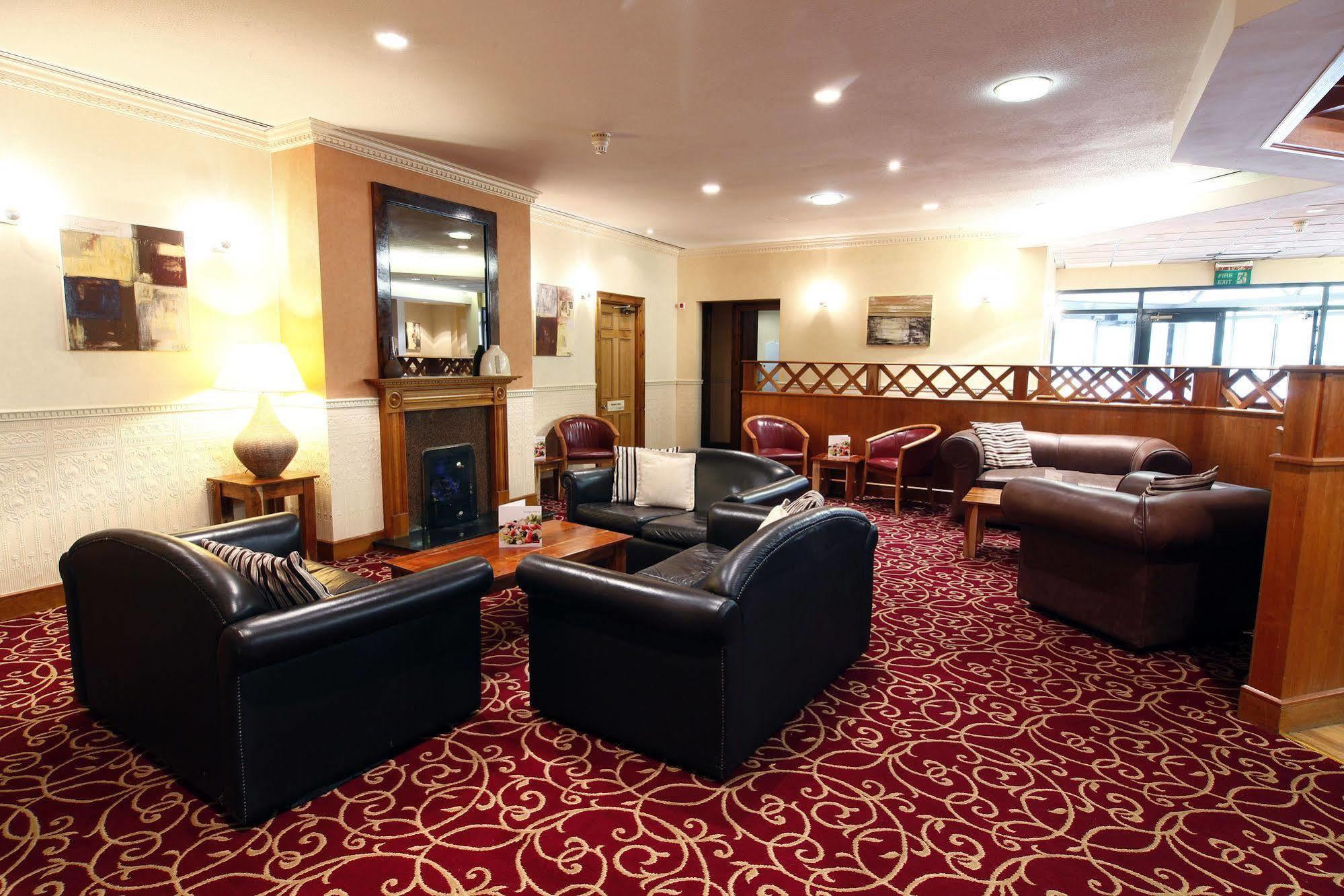 Mercure Wigan Oak Hotel Buitenkant foto