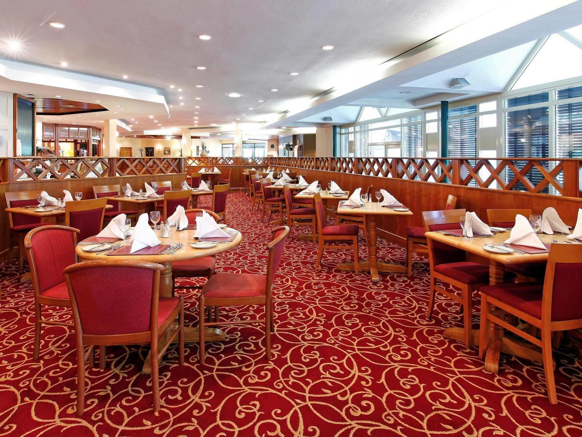 Mercure Wigan Oak Hotel Buitenkant foto