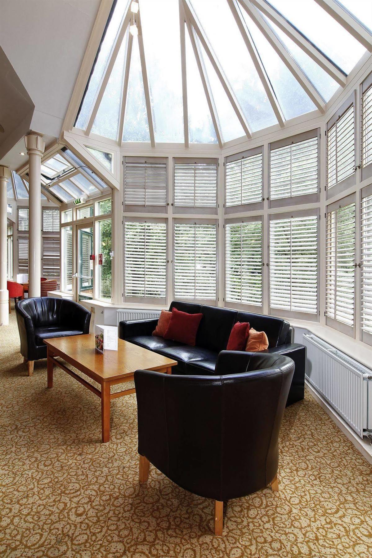 Mercure Wigan Oak Hotel Buitenkant foto